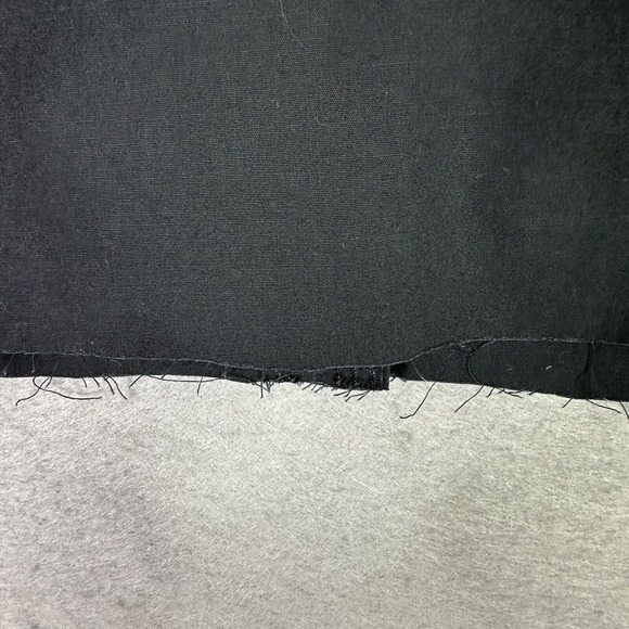 True Religion Woman Top Sz Medium Cropped Pearl Snaps Logo Pockets Raw Hem READ - Picture 9 of 14